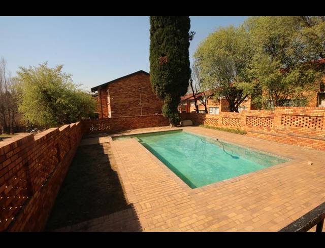 2 BEDROOM TOWNHOUSE FOR SALE IN BUCCLEUCH